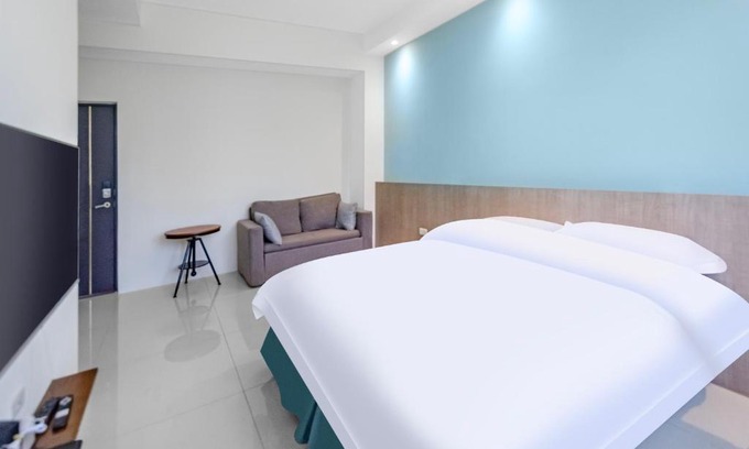 Meishan House | 春雨漫居 Spring Rain Hostel