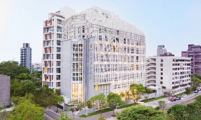 Jiaoxi Hotel | 112 m² Hotel ∙ 5 guests