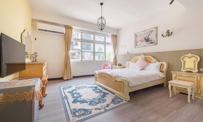 Old Town Hotel | 150 m² Motel ∙ 4 bedrooms ∙ 12 guests