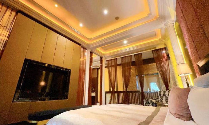 East District Hotel | 192 m² Motel ∙ 4 guests