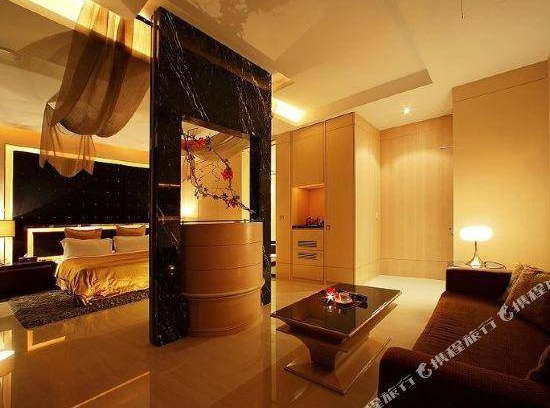 East District Hotel | 195 m² Hotel ∙ 2 guests