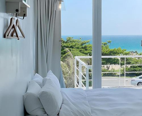 Sail Rock Beach Bed & Breakfast | We Stay Inn