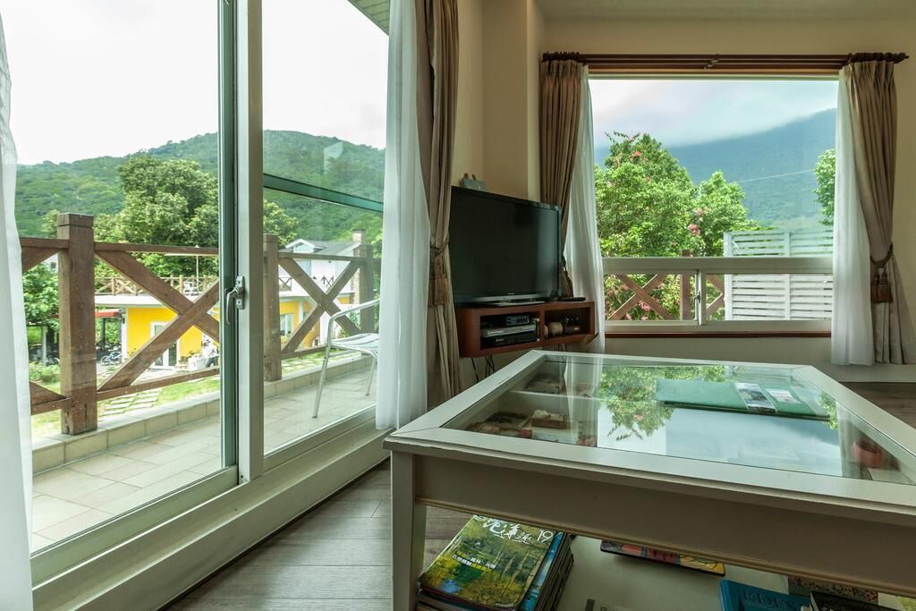 Shoufeng Bed & Breakfast | Tree Lake B&B
