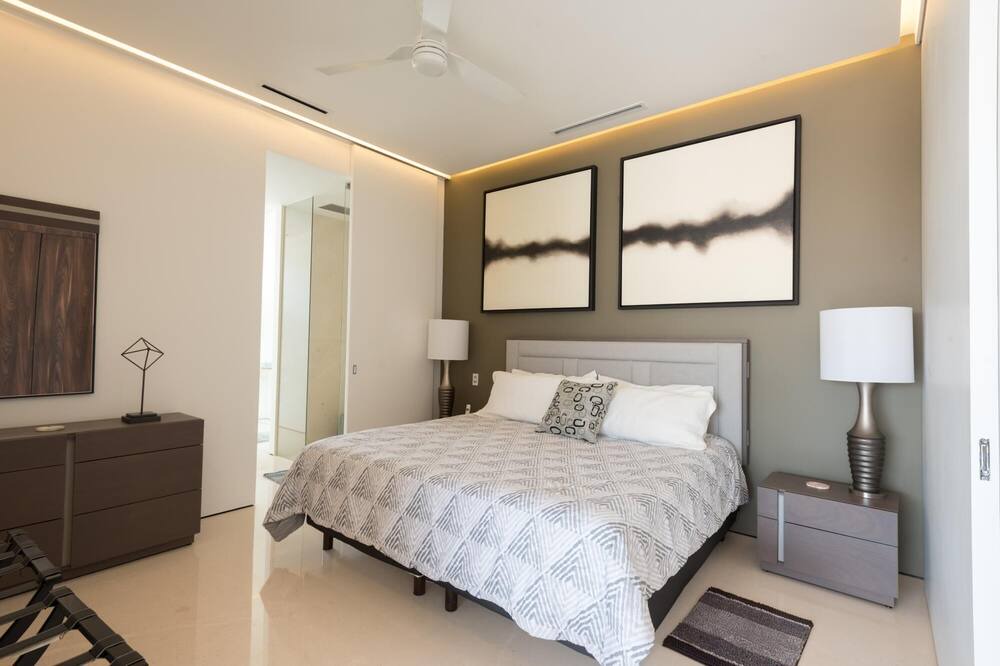 Romantic Zone Apartment | Pier 57-601 - Chic 1 bed 2 bath Best Ocean Views Zona Roman
