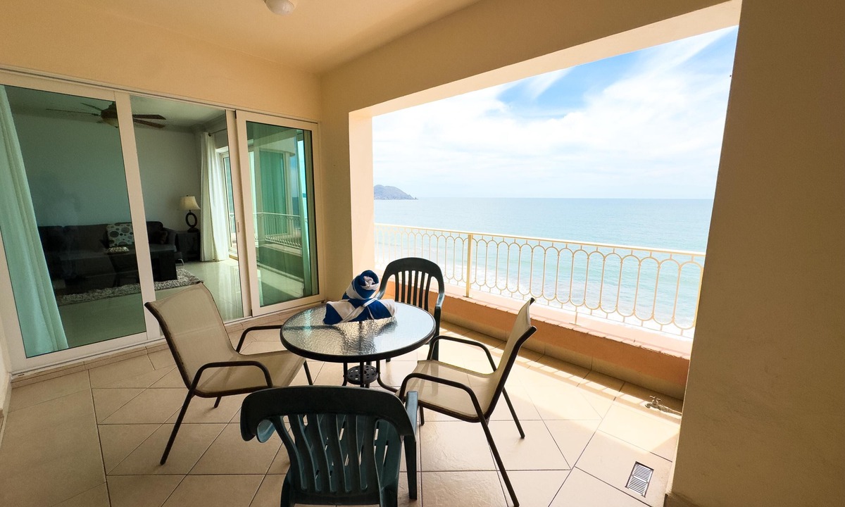 Mazatlan Condo | Beachfront Paraiso I Costa Bonita