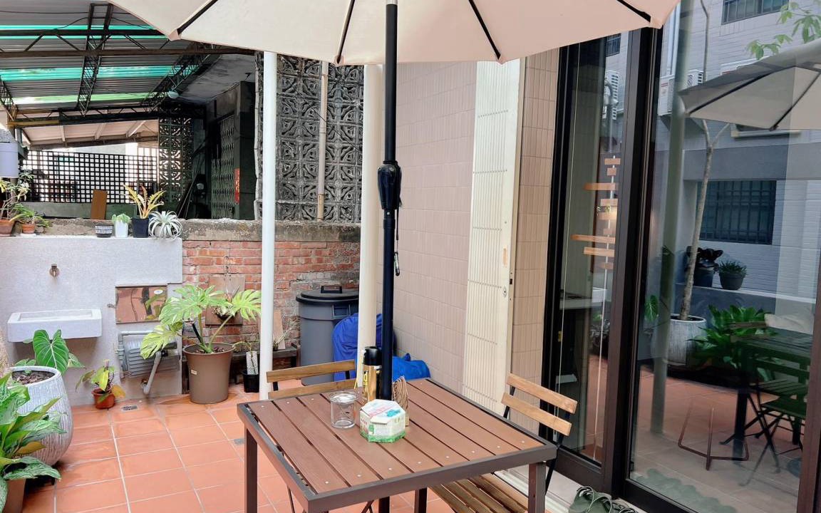 Photo of Patio Balcony in East District