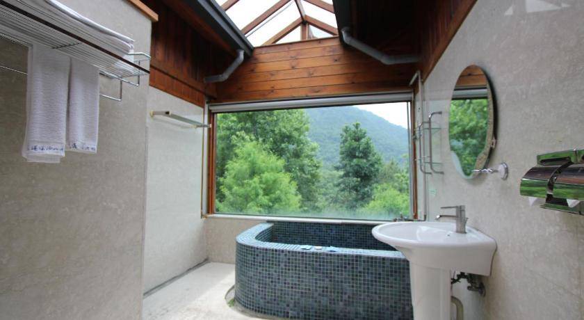 Photo of Bathroom in Guoxing