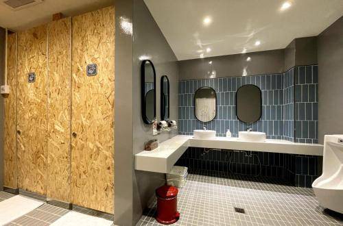 Photo of Bathroom in West District