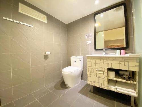 Photo of Bathroom in West District