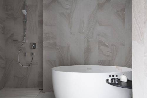 Photo of Bathroom in Central District