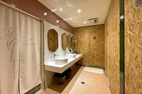Photo of Bathroom in West District