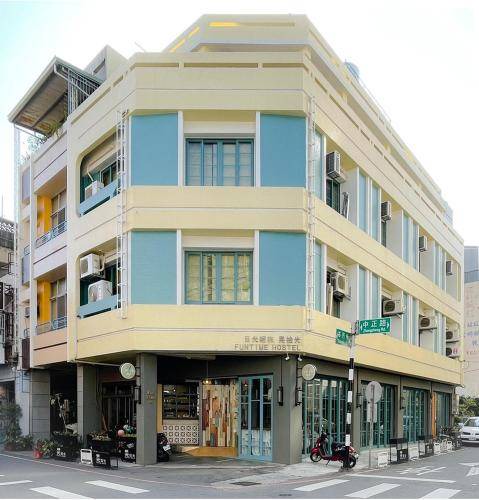 Photo of Buildings in West District