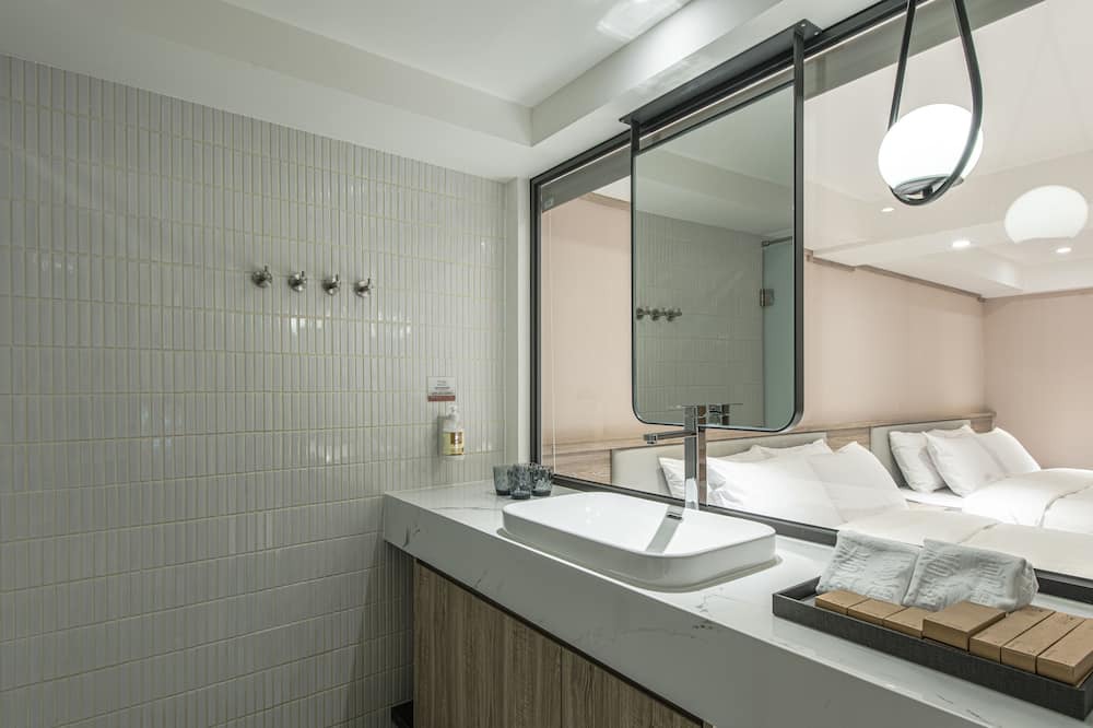 Photo of Bathroom in West District