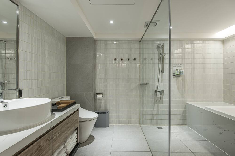 Photo of Bathroom in West District