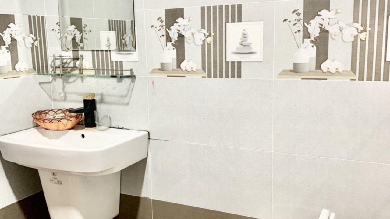 Photo of Bathroom in District 12