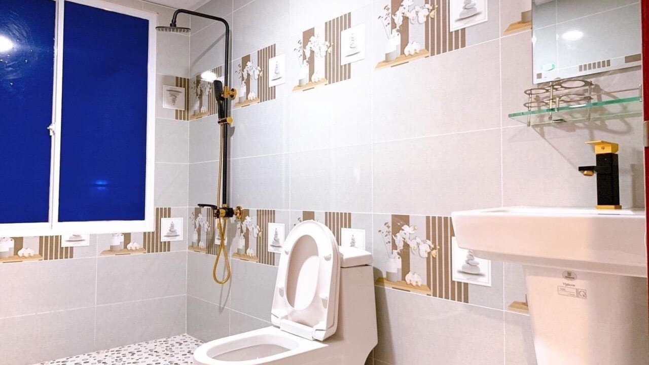 Photo of Bathroom in District 12