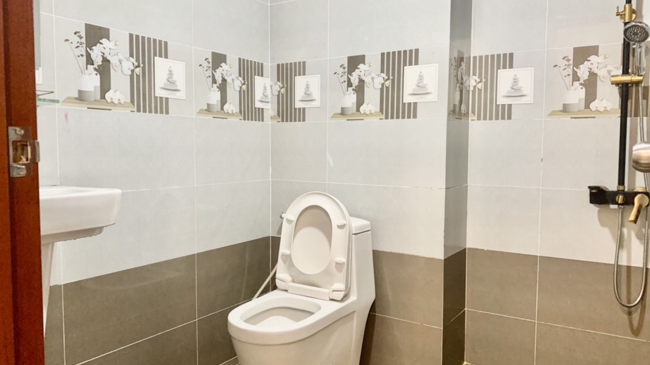Photo of Bathroom in District 12