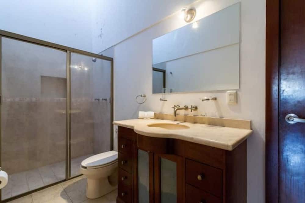 Photo of Bathroom in Zona Expo