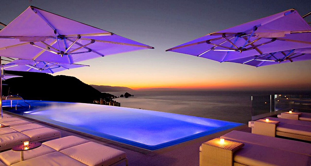 Photo of Outdoor in Romantic Zone