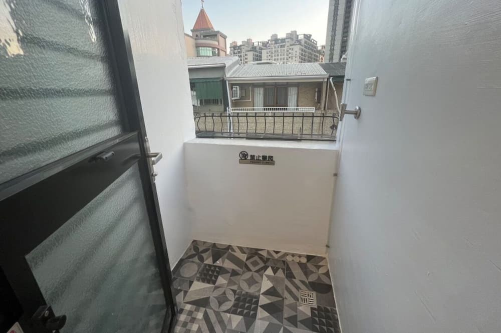 Photo of Patio Balcony in East District