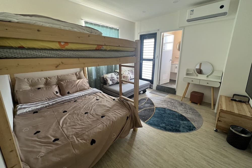 Photo of Bedroom in East District