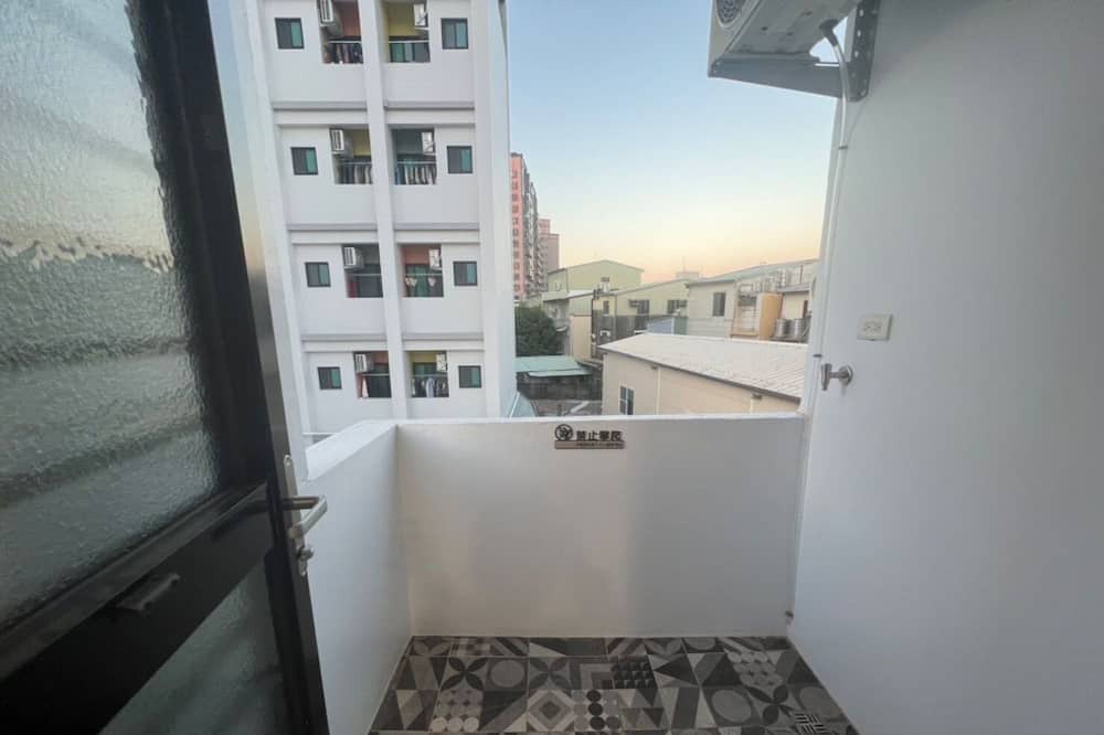 Photo of Patio Balcony in East District