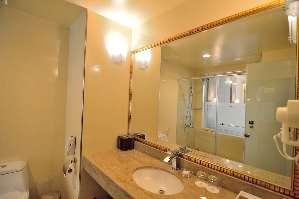 Photo of Bathroom in West District