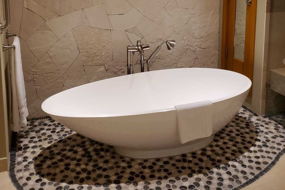 Photo of Bathroom in Romantic Zone