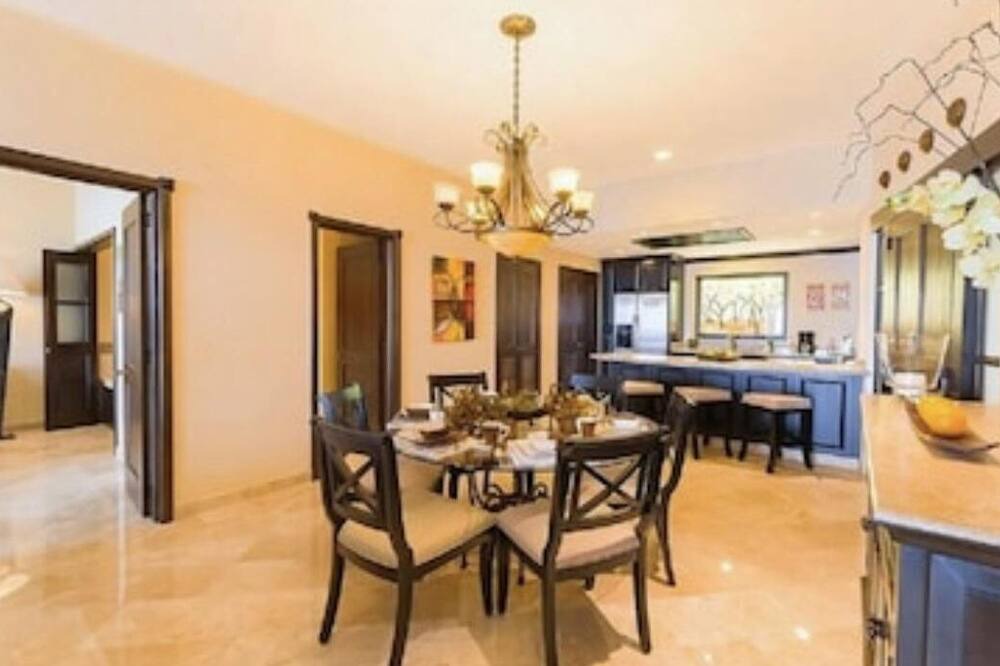 Photo of Livingroom in Romantic Zone