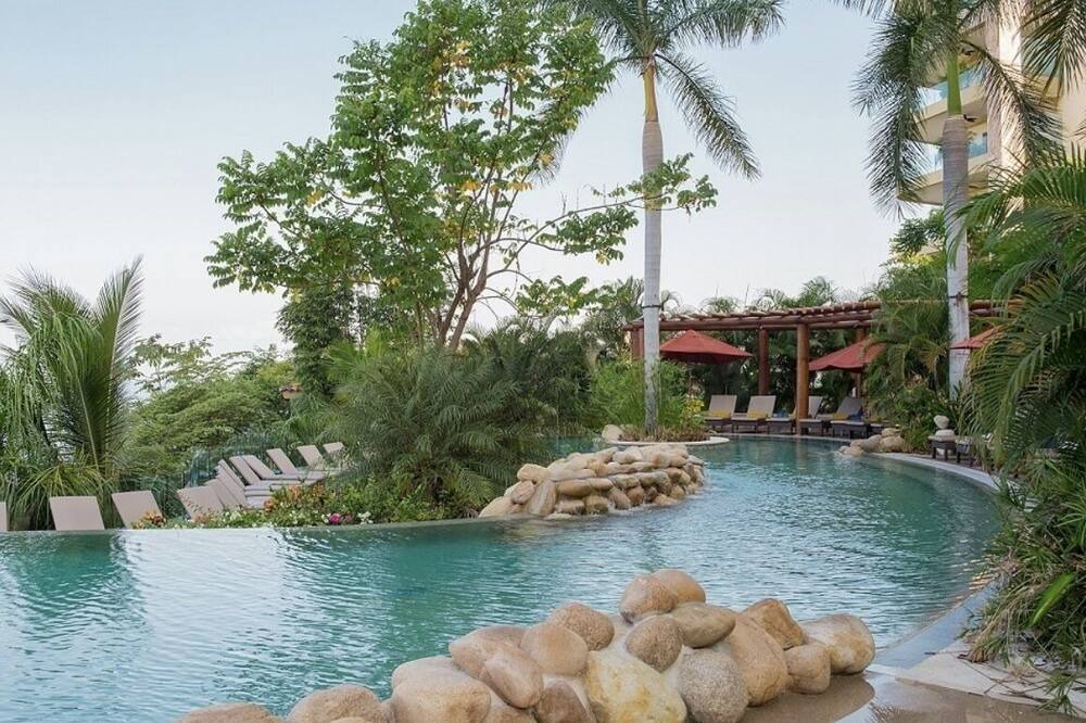 Photo of Outdoor in Romantic Zone