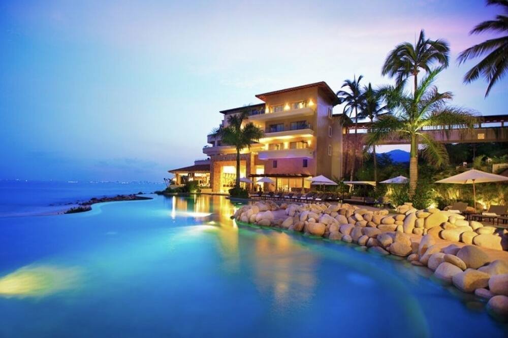 Photo of Outdoor in Romantic Zone