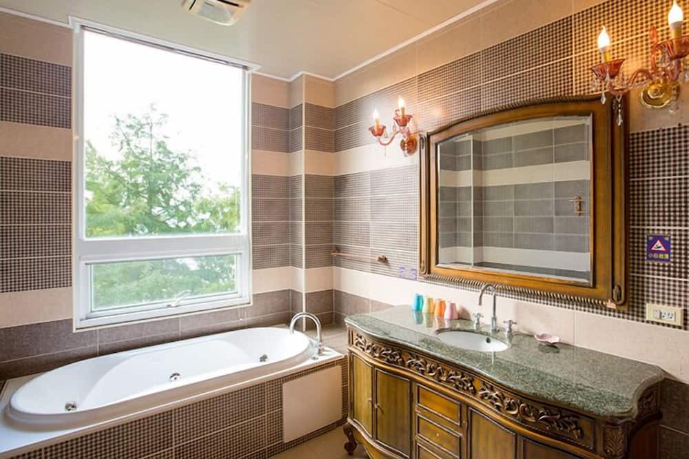 Photo of Bathroom in Puli
