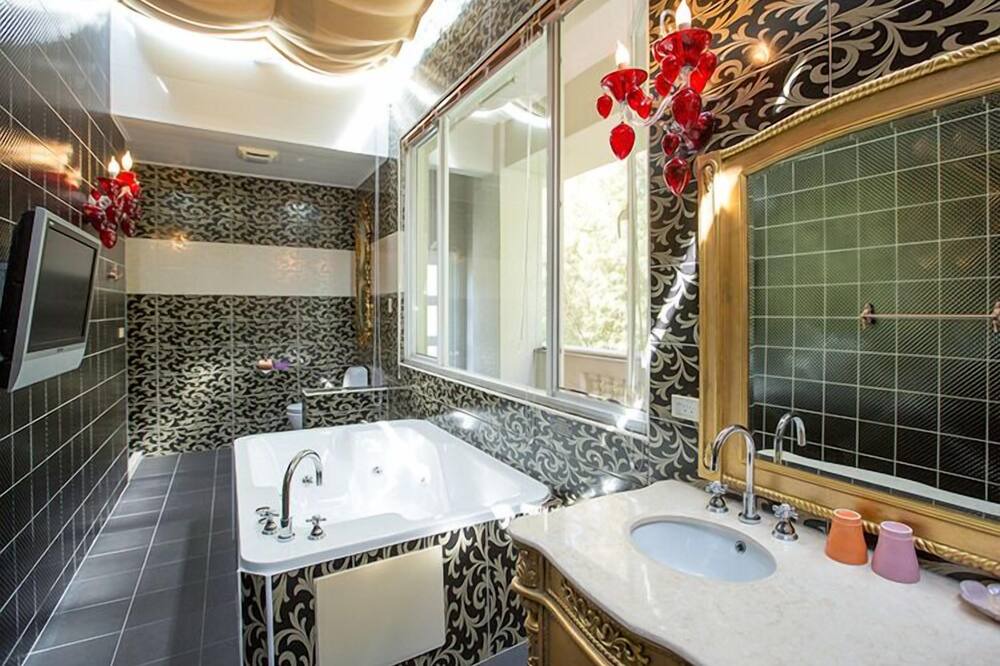 Photo of Bathroom in Puli