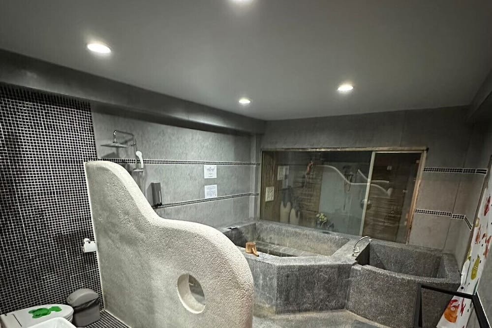 Photo of Bathroom in Liugui District