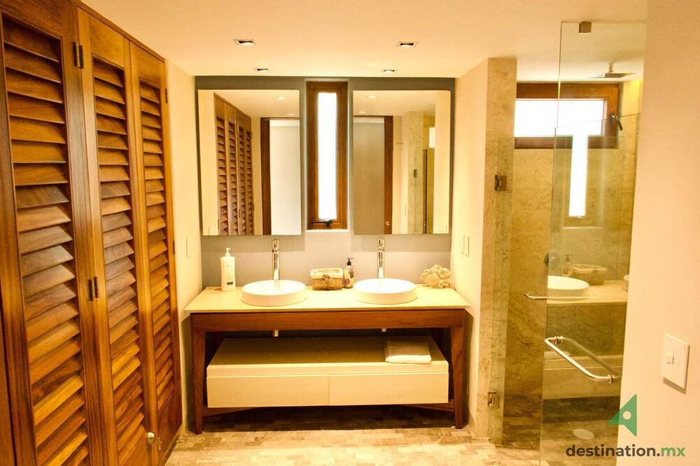 Photo of Bathroom in Puerto Marques