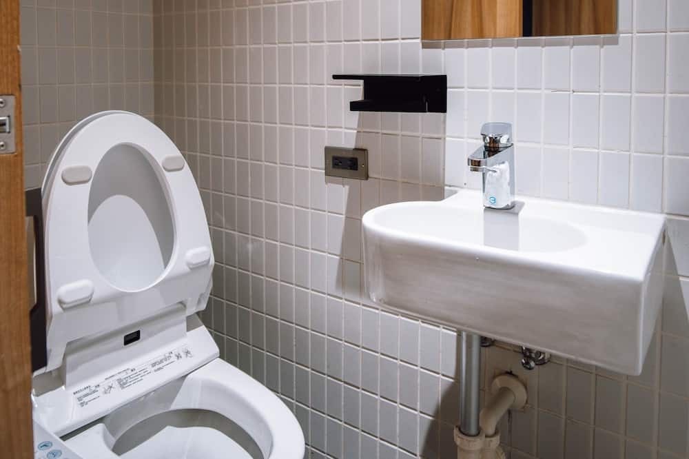 Photo of Bathroom in Ren'ai District