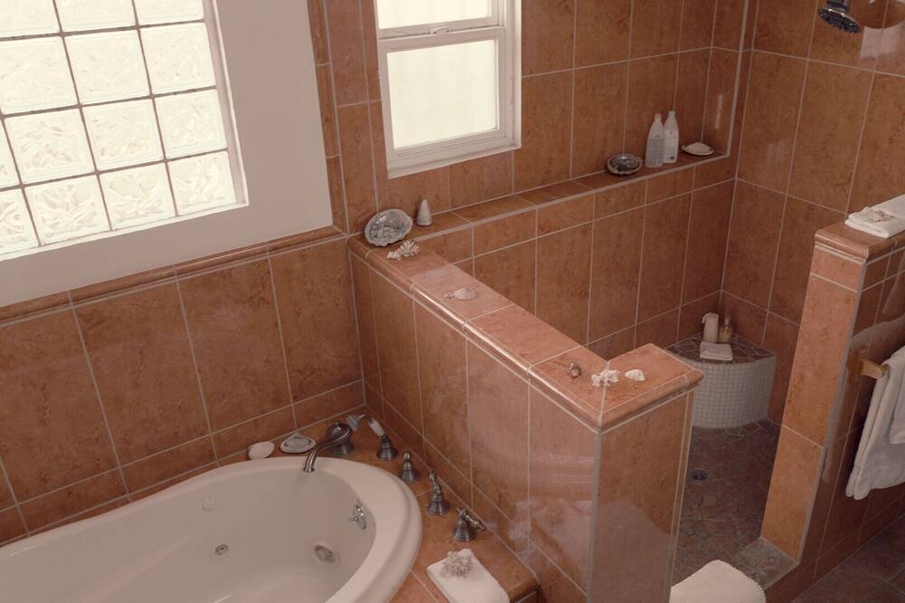 Photo of Bathroom in La Fonda