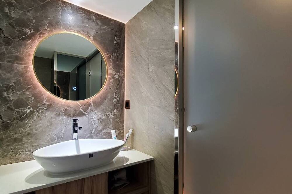 Photo of Bathroom in Zhongzheng