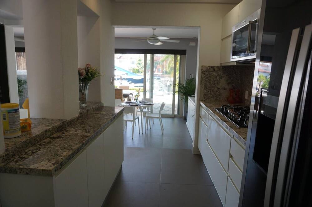 Photo of Kitchen in Isla Iguana