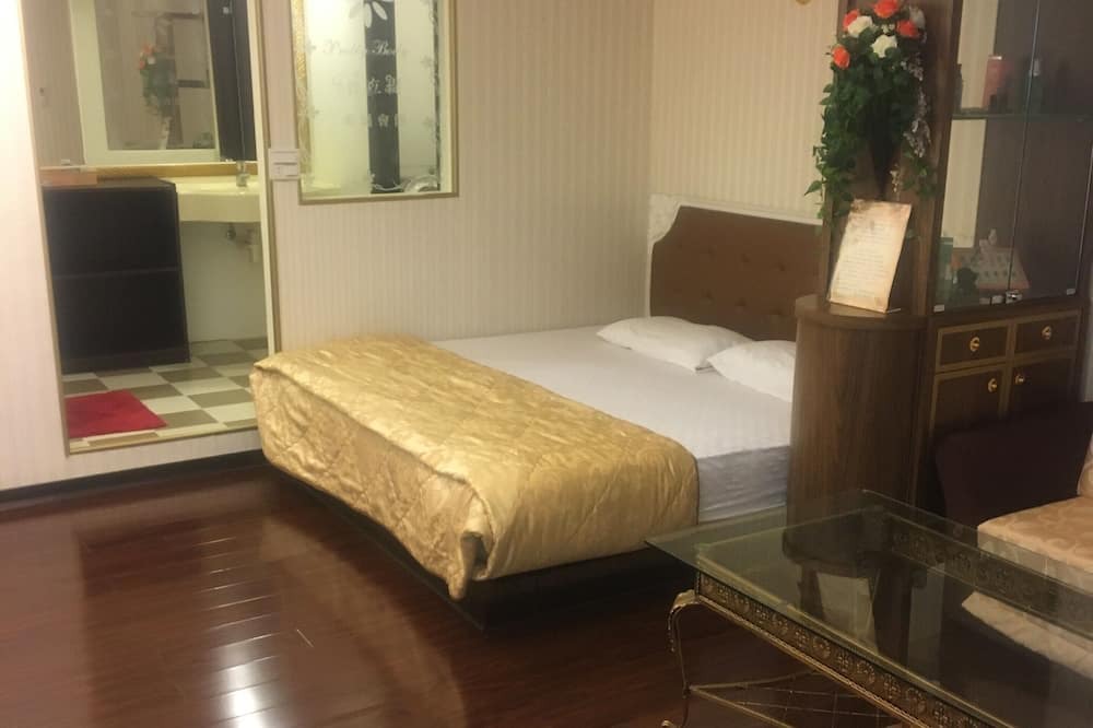 Photo of Bedroom in West Central District