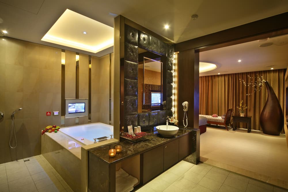 Photo of Bathroom in Tianzhong