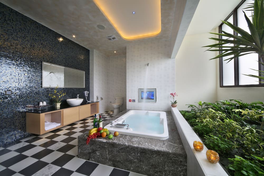 Photo of Bathroom in Tianzhong