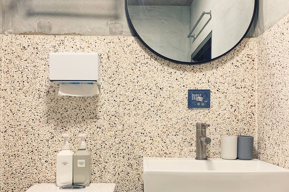 Photo of Bathroom in Fengshan District