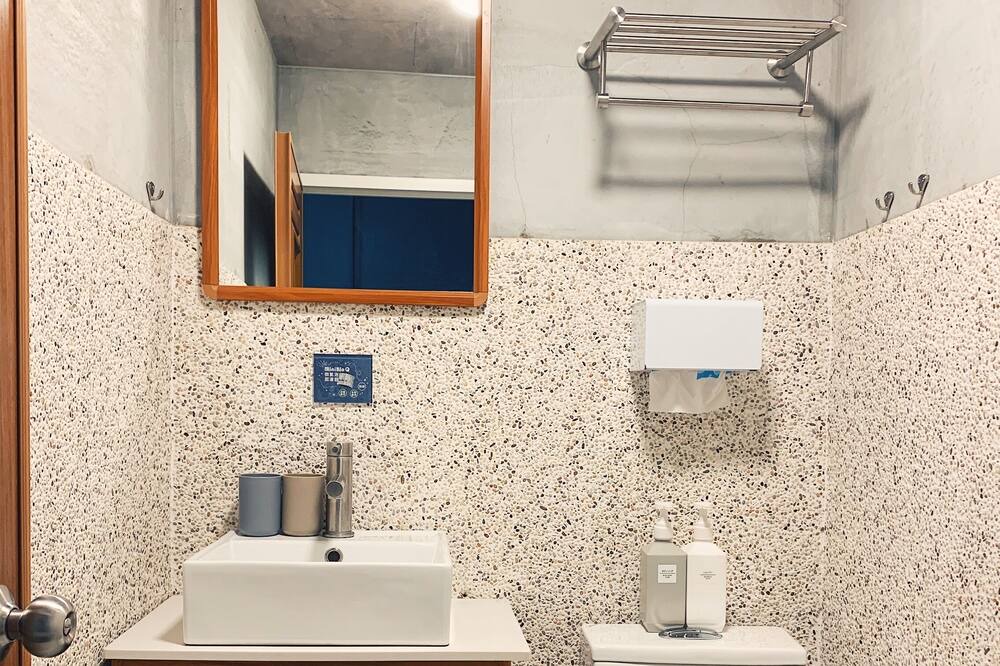 Photo of Bathroom in Fengshan District