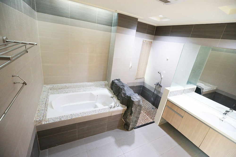 Photo of Bathroom in Puli