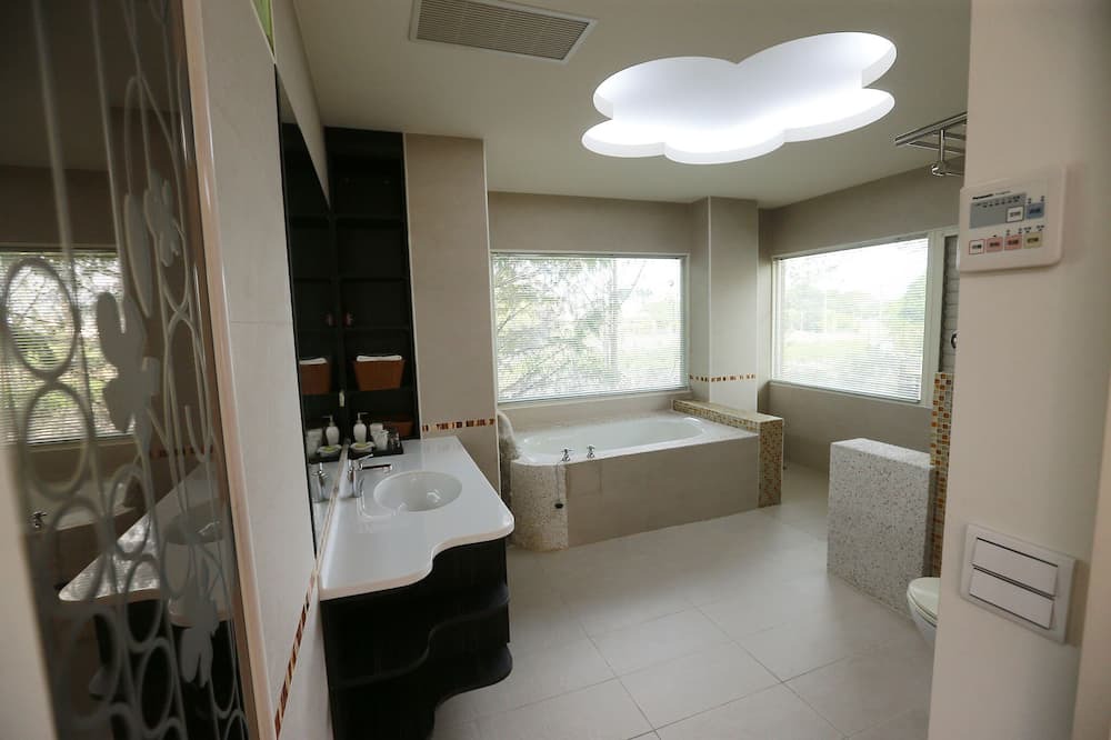 Photo of Bathroom in Puli