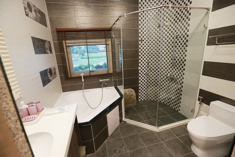 Photo of Bathroom in Puli