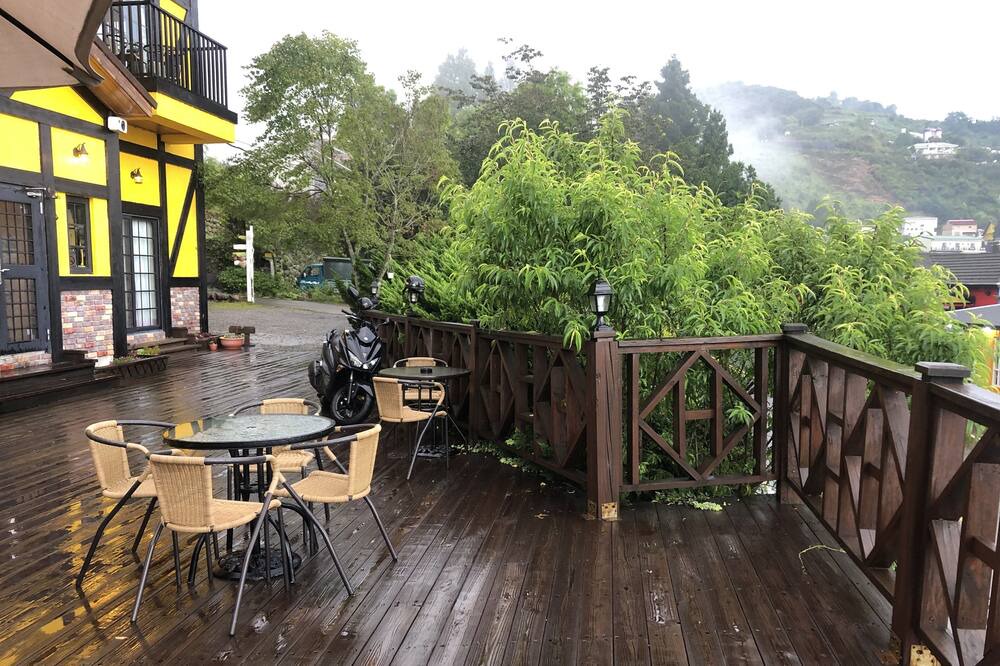 Photo of Patio Balcony in Ren'ai