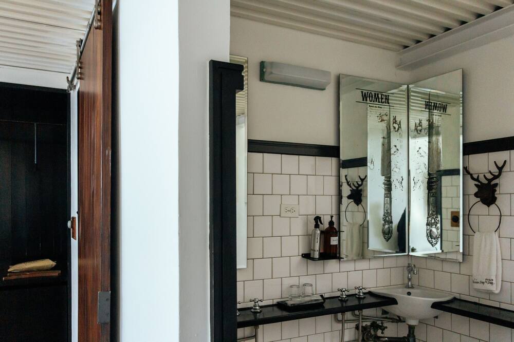 Photo of Bathroom in Eluan