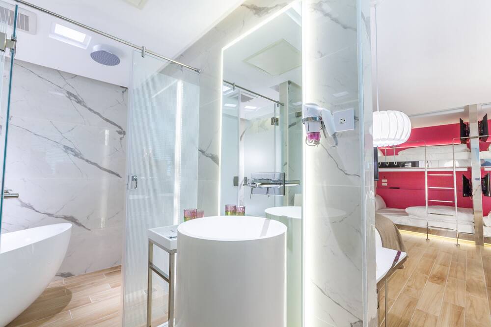 Photo of Bathroom in Taoyuan District